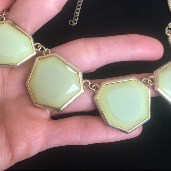 Vintage Chunky Green Stone Necklace - Picture 2 of 10